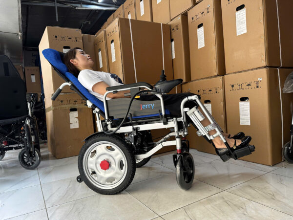 Xe lăn điện cao cấp Jerry 1803X có remote điều khiển  chính hãng