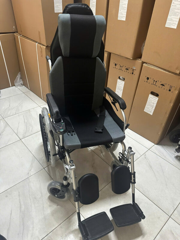 Xe lăn điện có lăn tay, ngả nằm Jerry 302X