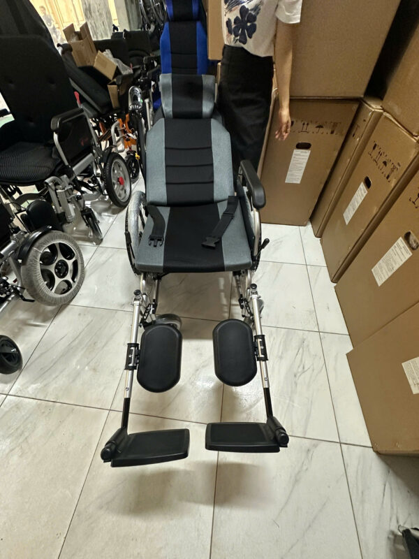 Xe lăn điện có lăn tay, ngả nằm Jerry 302X