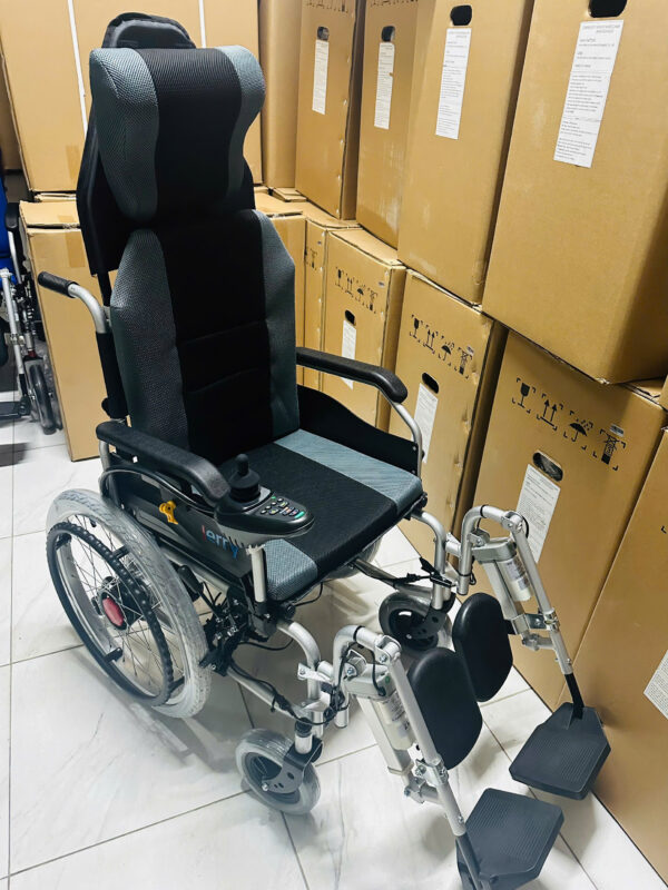 Xe lăn điện có lăn tay, điều khiển từ xa, ngả nằm tự động Jery 303X