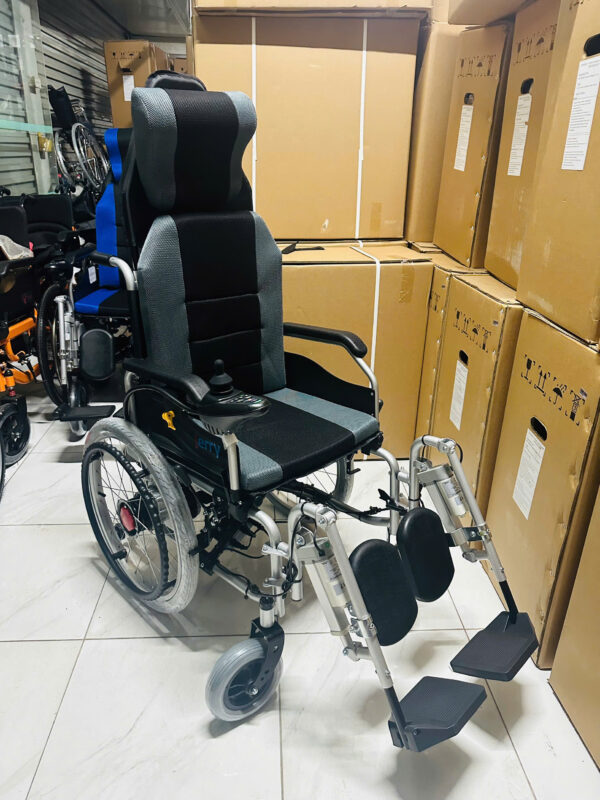 Xe lăn điện có lăn tay, điều khiển từ xa, ngả nằm tự động Jery 303X