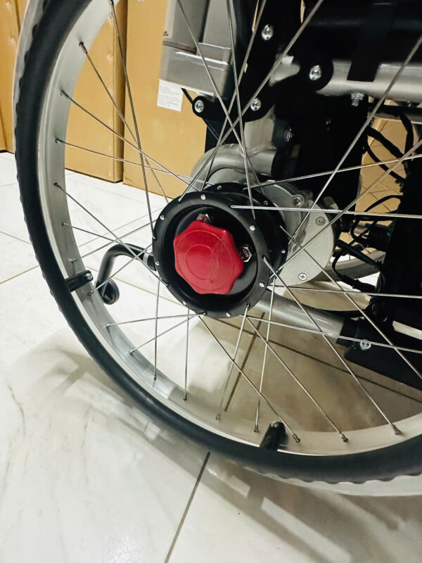 Xe lăn điện có lăn tay, điều khiển từ xa, ngả nằm tự động Jery 303X