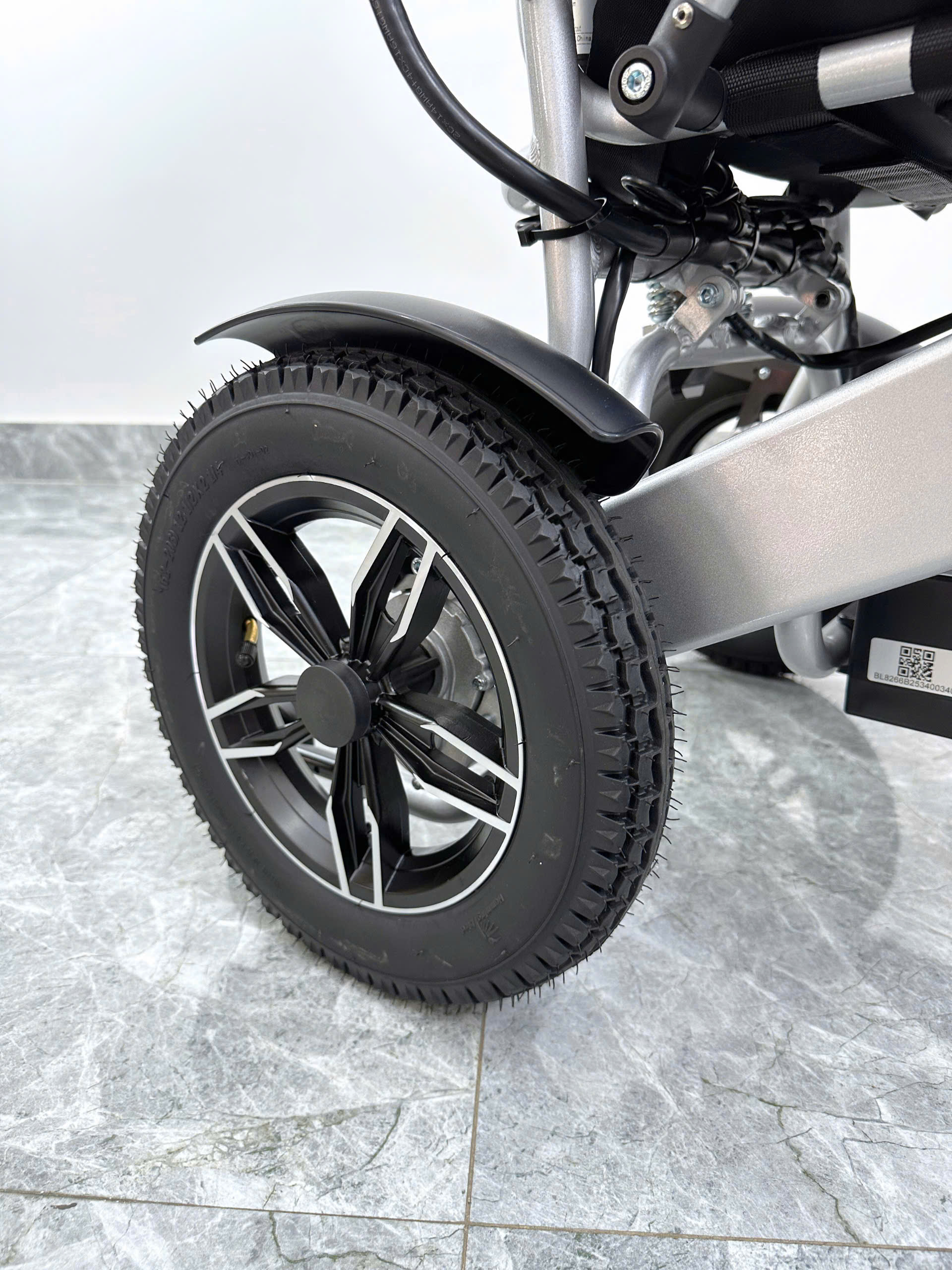 Xe lăn điện gấp gọn,điều khiển từ xa, ngả nằm, khung nhôm không rỉ Jerry 6012X Xe lăn điện gấp gọn,điều khiển từ xa, ngả nằm, khung nhôm không rỉ Jerry 6012X