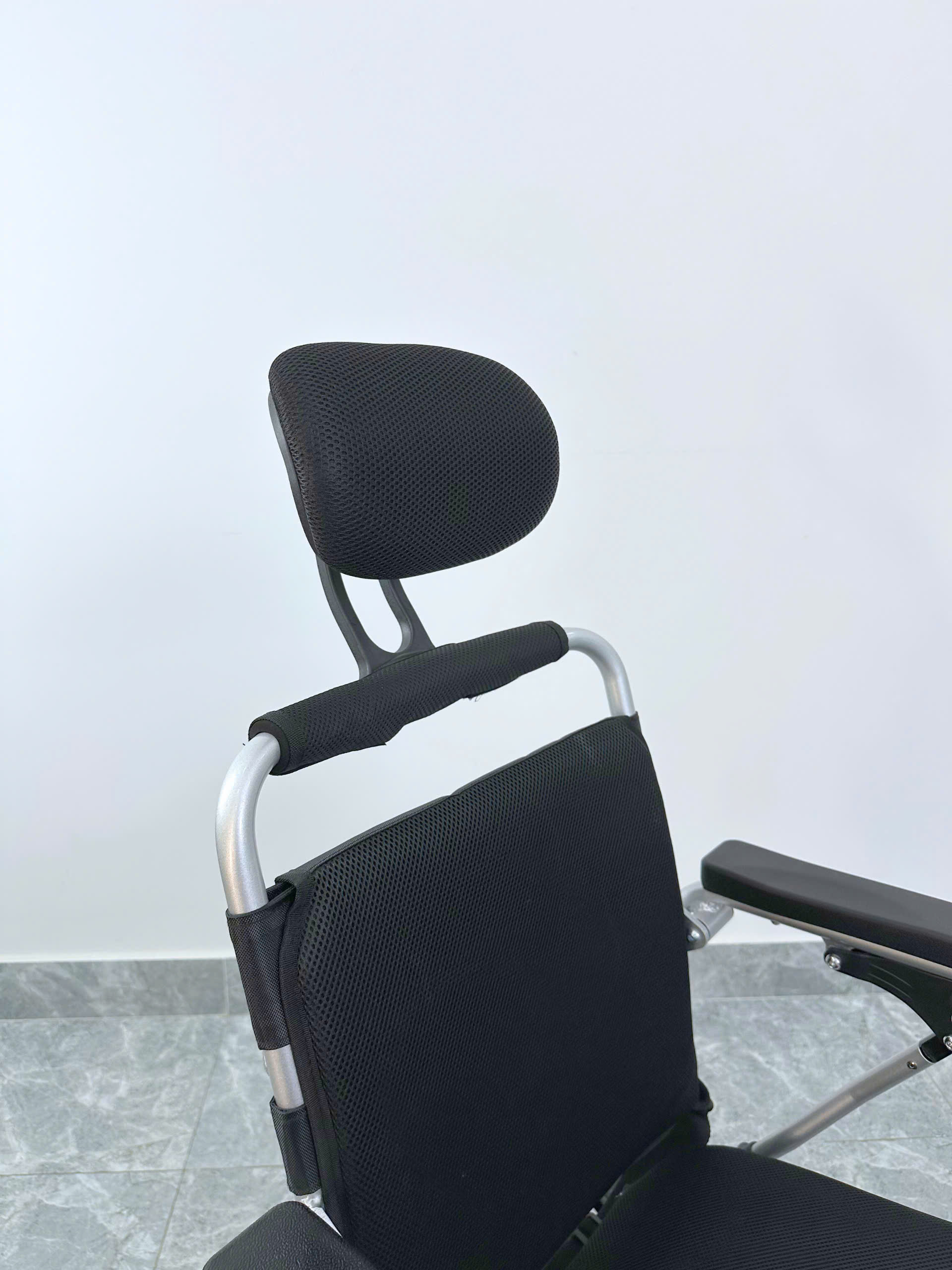 Xe lăn điện gấp gọn,điều khiển từ xa, ngả nằm, khung nhôm không rỉ Jerry 6012X Xe lăn điện gấp gọn,điều khiển từ xa, ngả nằm, khung nhôm không rỉ Jerry 6012X