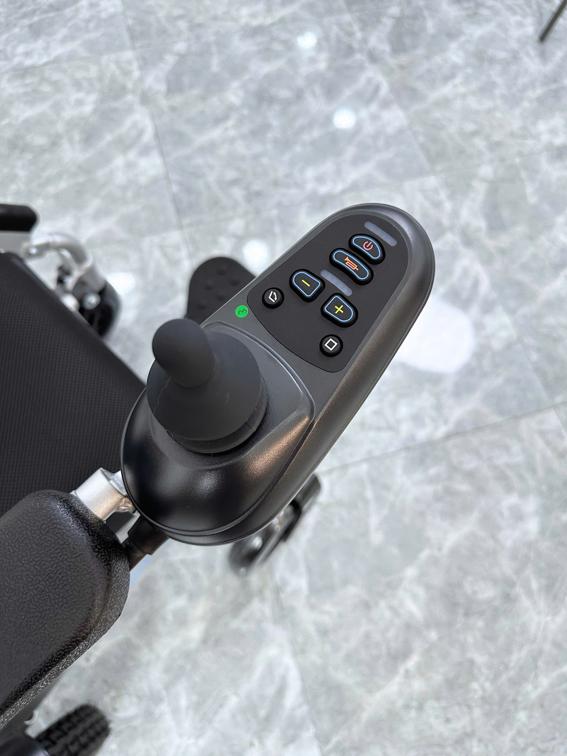 Xe lăn điện gấp gọn,điều khiển từ xa, ngả nằm, khung nhôm không rỉ Jerry 6012X Xe lăn điện gấp gọn,điều khiển từ xa, ngả nằm, khung nhôm không rỉ Jerry 6012X