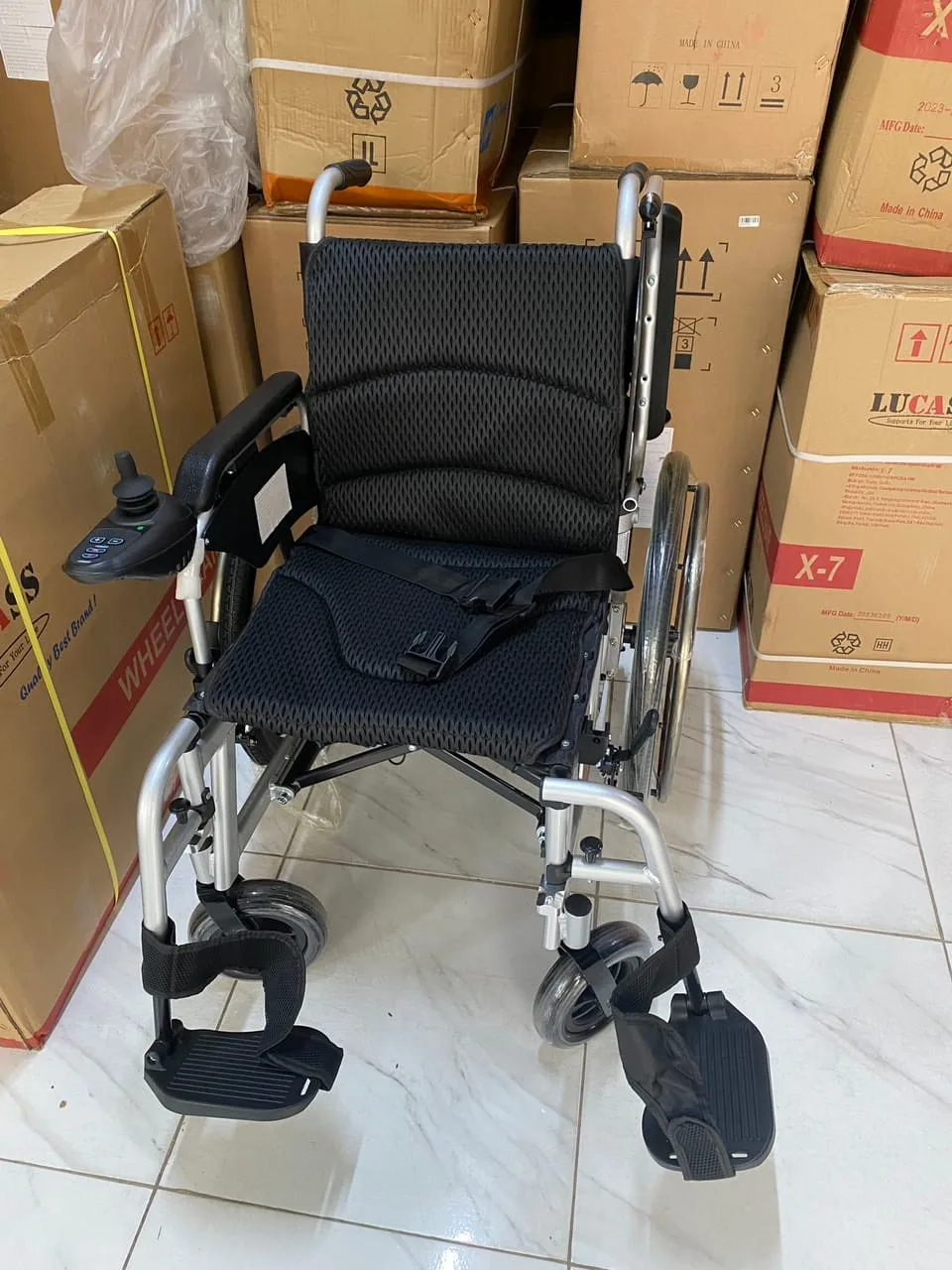 Xe lăn điện có lăn tay khung nhôm không rỉ, bình lớn 20ah Jerry 701