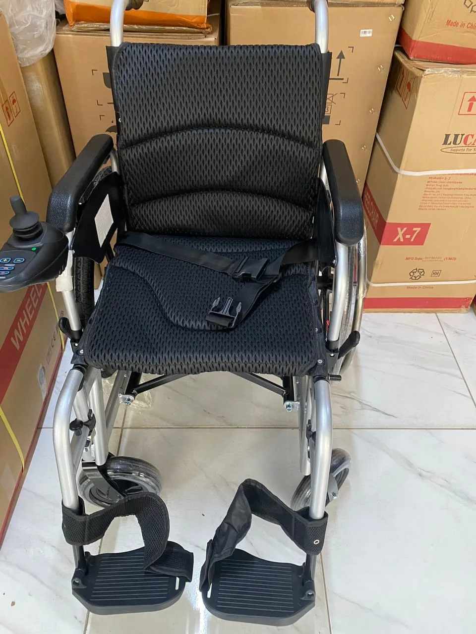 Xe lăn điện có lăn tay khung nhôm không rỉ, bình lớn 20ah Jerry 701