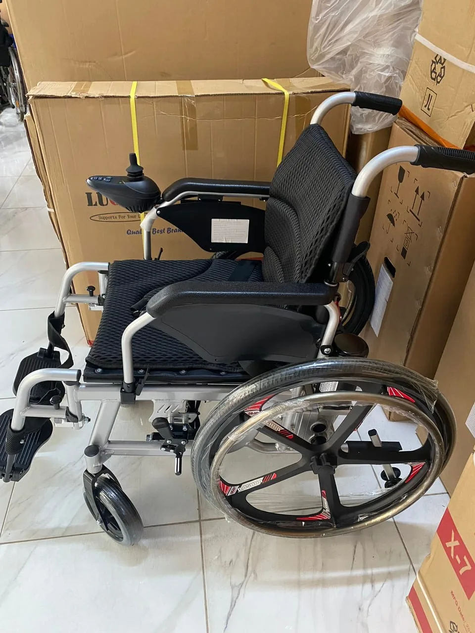 Xe lăn điện có lăn tay khung nhôm không rỉ, bình lớn 20ah Jerry 701