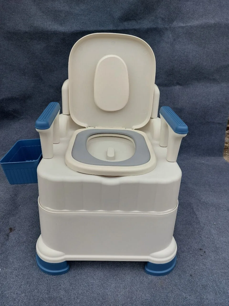 Bồn cầu di động có tựa tay, tựa lưng Bồn cầu di động có tựa tay, tựa lưng