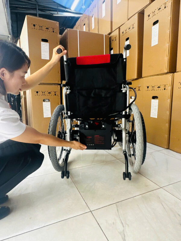 Xe lăn điện có lăn tay Jerry 301X