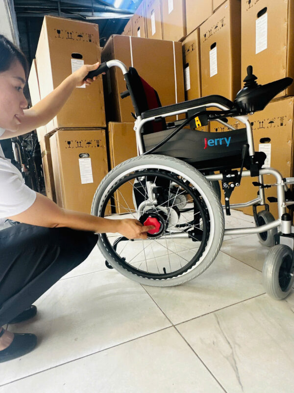Xe lăn điện có lăn tay Jerry 301X