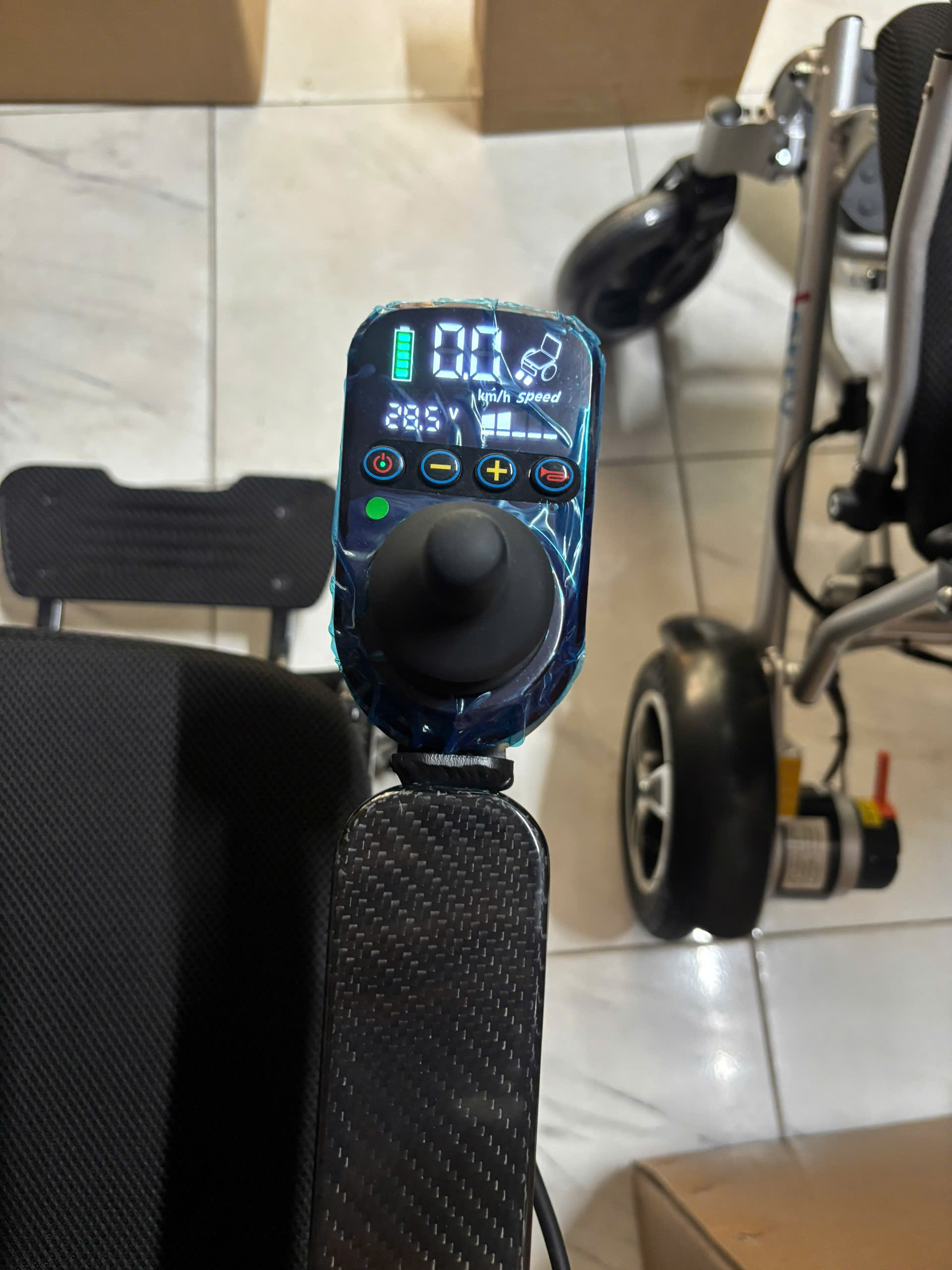 XE LĂN ĐIỆN CAO CẤP KHUNG CARBON JERRY 704 XE LĂN ĐIỆN CAO CẤP KHUNG CARBON JERRY 704