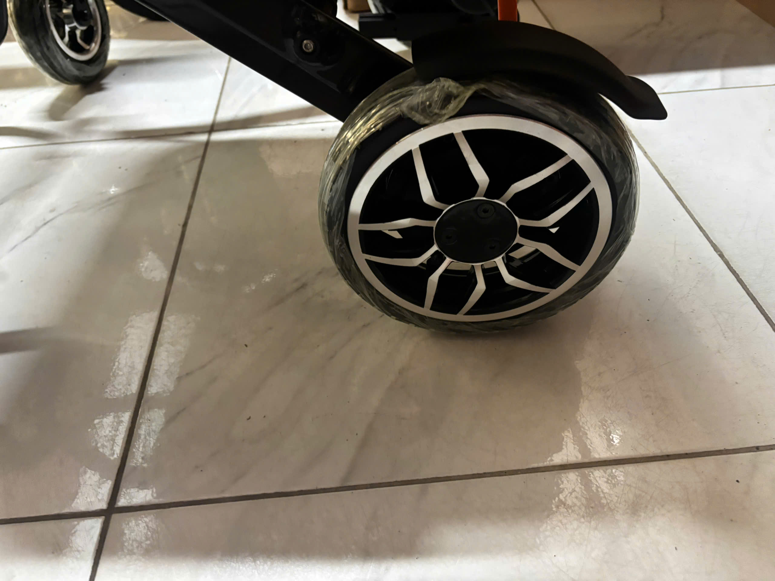 XE LĂN ĐIỆN CAO CẤP KHUNG CARBON JERRY 704 XE LĂN ĐIỆN CAO CẤP KHUNG CARBON JERRY 704